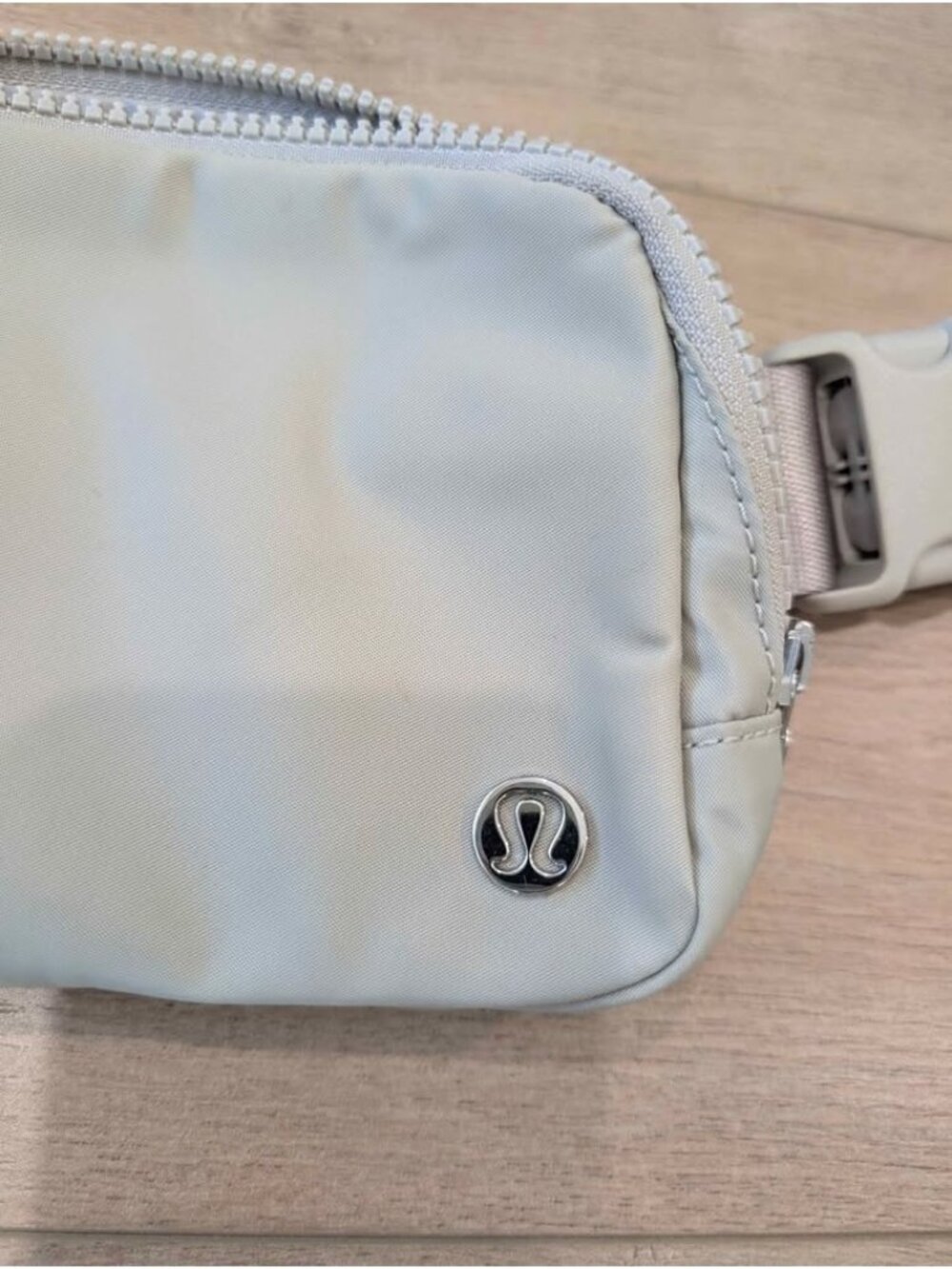 Lululemon everywhere belt bag taupe silver